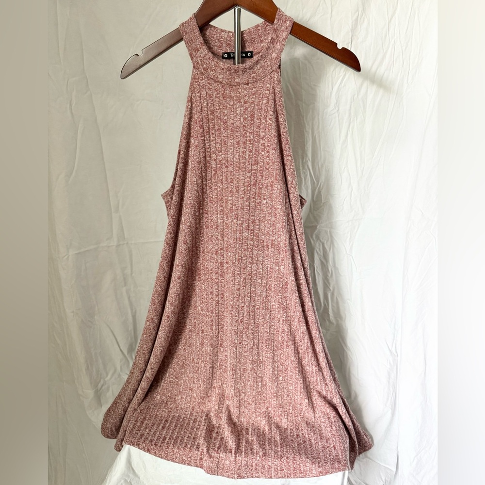 Red scoop neck tank top